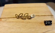 Charger l&#39;image dans la galerie, Bracelet chaîne réglable en acier inoxydable doré et feuilles ajourées
