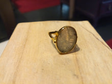 Charger l&#39;image dans la galerie, Bague réglable en acier inoxydable doré avec pierre naturelle
