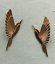Charger l&#39;image dans la galerie, Boucles d&#39;oreilles colibris en laiton doré
