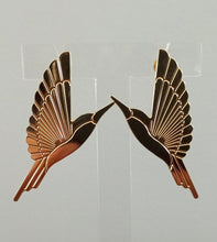 Cargar imagen en el visor de la galería, Boucles d&#39;oreilles colibris en laiton doré
