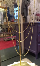 Load image into Gallery viewer, Collier trois rangs en acier inoxydable doré et perles résine noires
