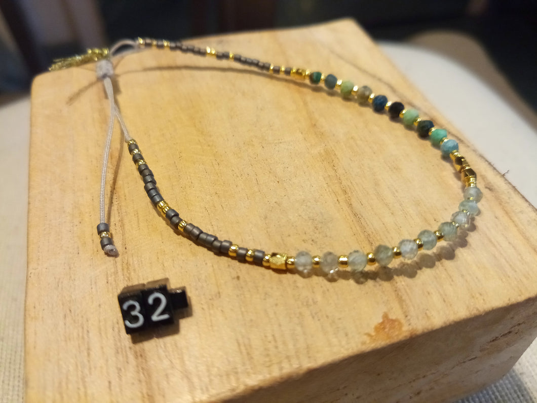Bracelet lien réglable plaqué or avec pierres et verre de bohême