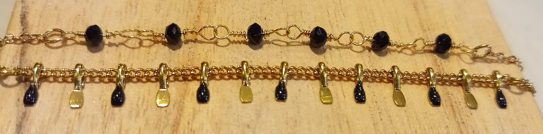 Bracelet double chaîne réglable acier inoxydable avec perles en pâte de verre et pampilles lisses et émail noir