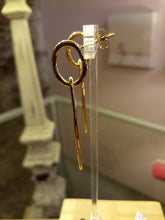Carregar imagem no visualizador da galeria, Boucles d&#39;oreilles pendantes acier inoxydable doré martelé
