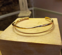 Load image into Gallery viewer, Bracelet jonc double réglable en acier inoxydable doré strié et lisse
