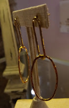 Charger l&#39;image dans la galerie, Boucles d&#39;oreilles pendantes acier inoxydable doré martelé
