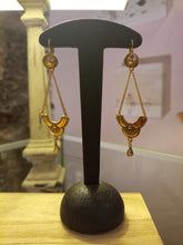 Cargar imagen en el visor de la galería, Boucles d&#39;oreilles pendantes en plaqué or ou plaqué argent
