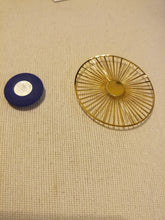 Cargar imagen en el visor de la galería, Broche magnétique soleil en acier doré
