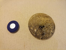 Charger l&#39;image dans la galerie, Broche magnétique lunaire en acier doré
