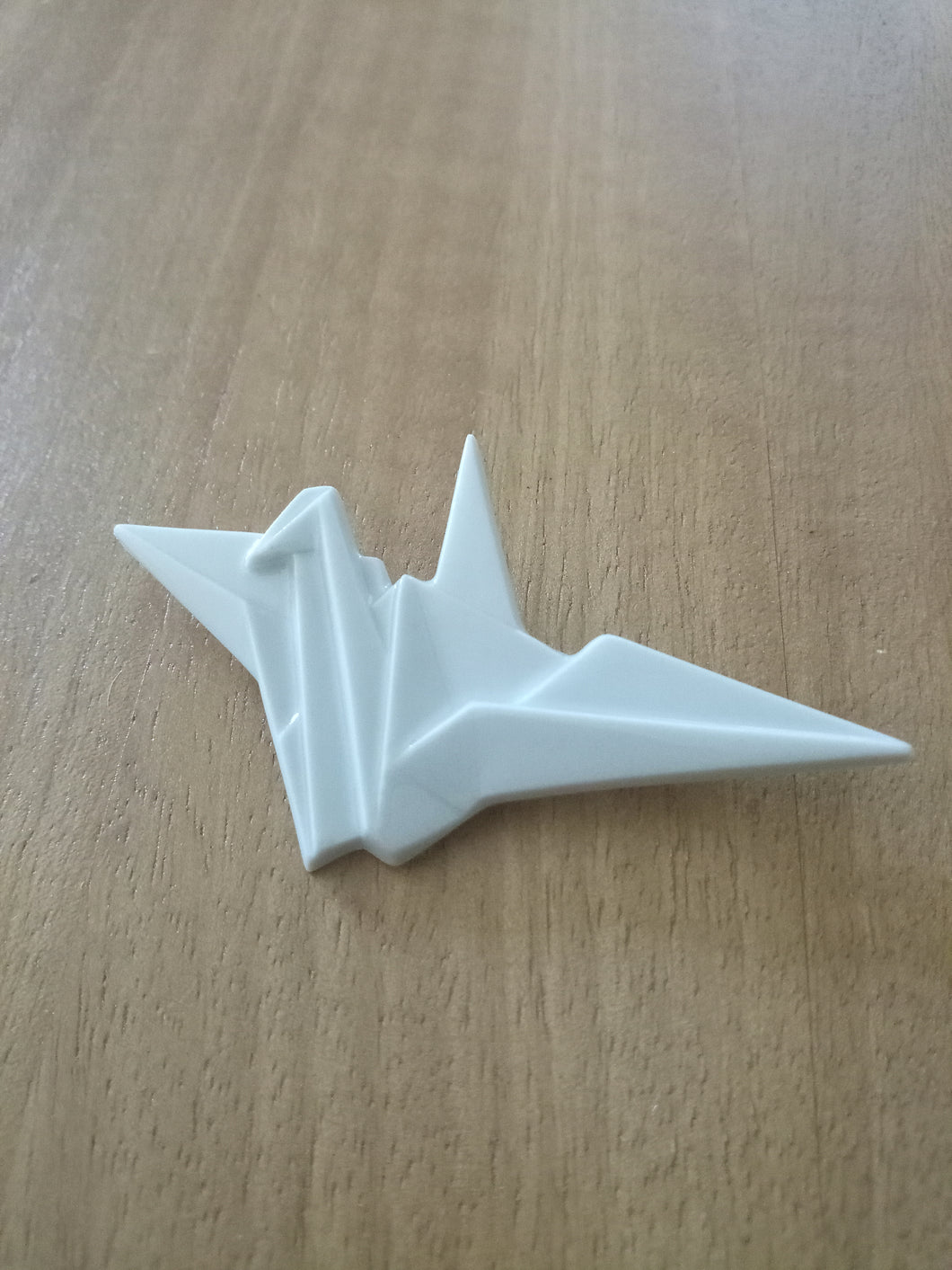 Broche blanche oiseau origami en porcelaine
