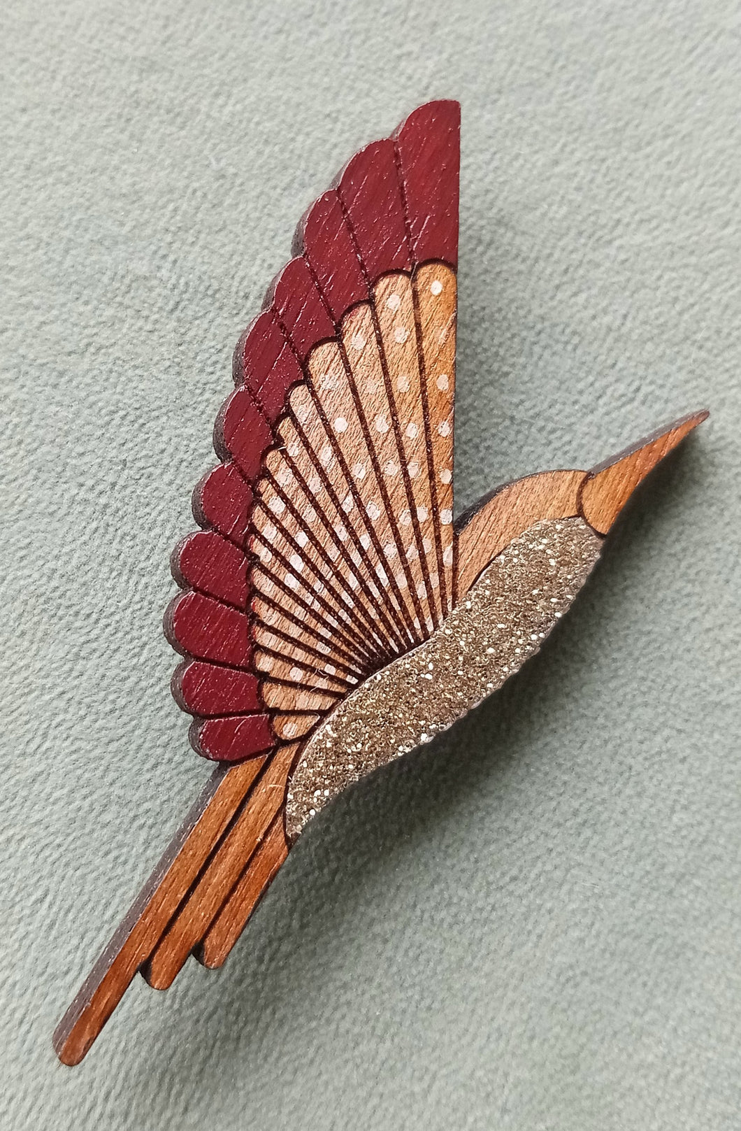 Broche colibri en bois