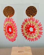 Carregar imagem no visualizador da galeria, Boucles d&#39;oreilles en plaqué or, perles de miyuki et macramé
