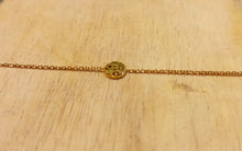 Cargar imagen en el visor de la galería, Bracelet chaîne plaqué or avec rond effet pointillés
